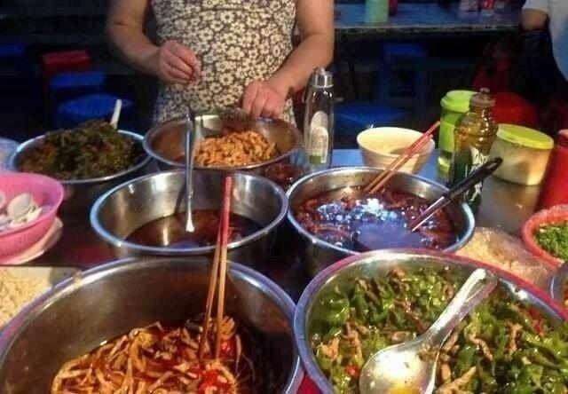 摆地摊卖小吃营销技巧(摆地摊卖小吃的技巧语言)