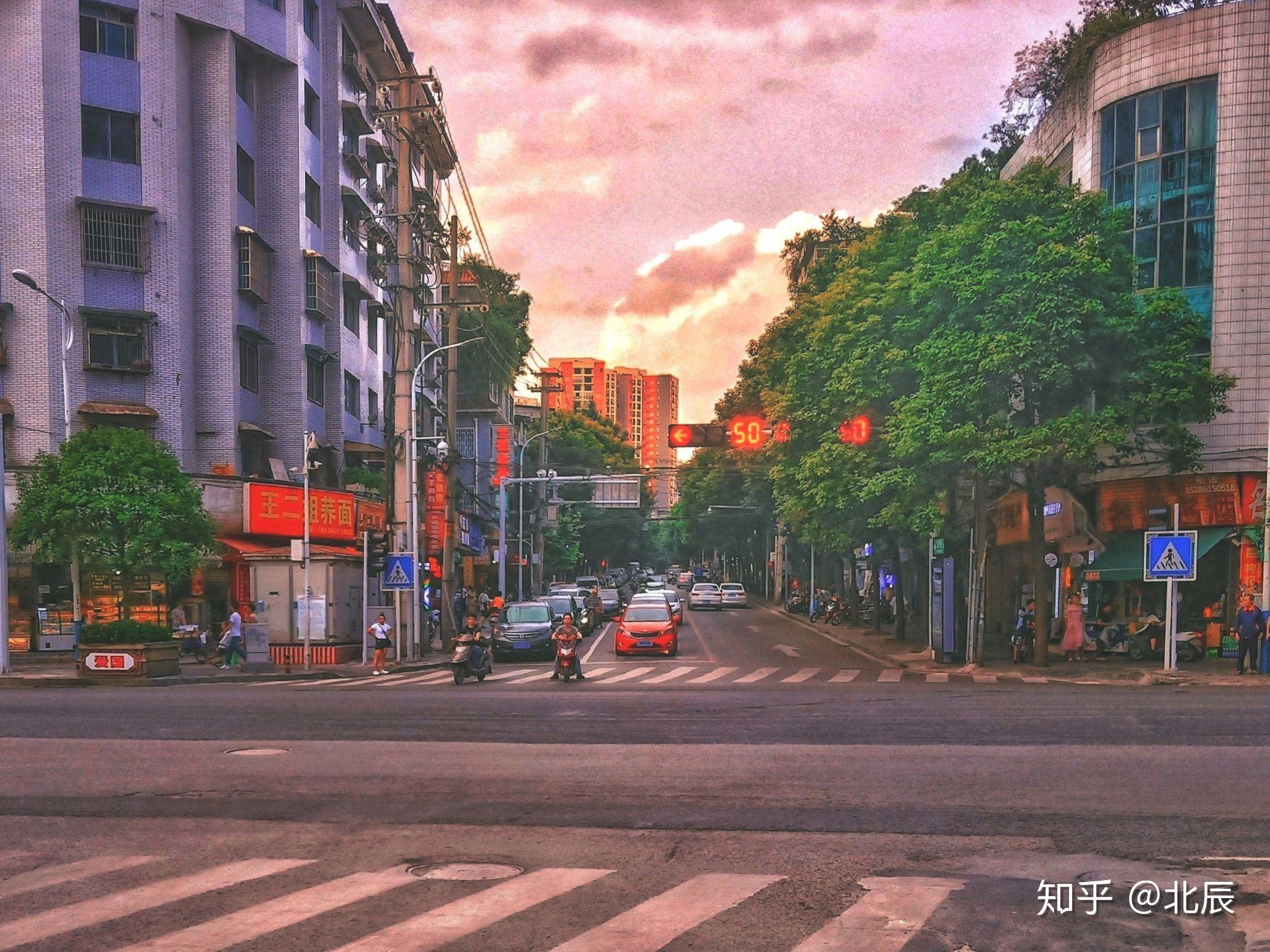城市街景文案(城市街景文案美句)