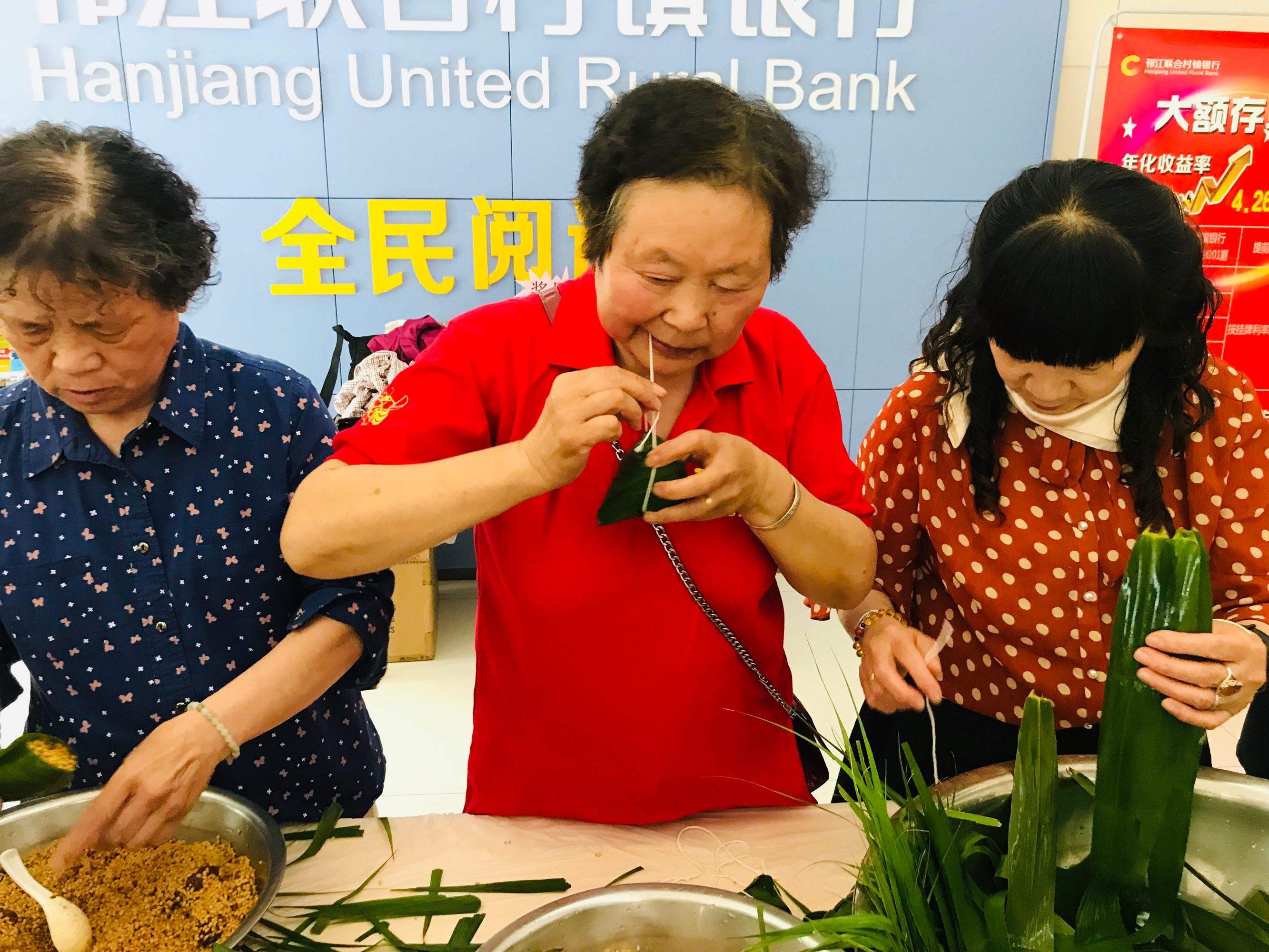 端午节包粽子活动文案(开展端午节包粽子活动文案)