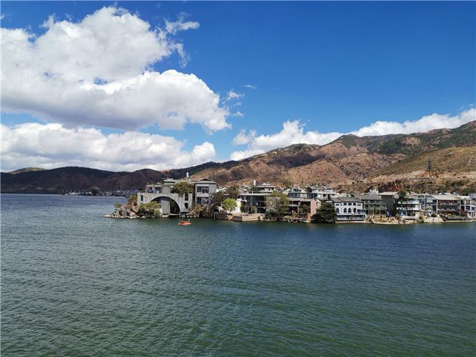 苍山洱海旅游文案(苍山洱海旅游文案怎么写)